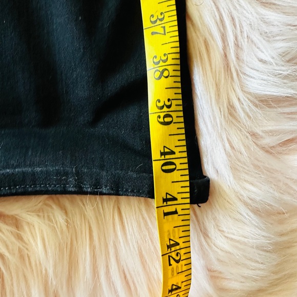 Levi’s Slimming Bootcut Jeans! - Picture 4 of 8